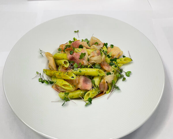 Паста с курицей и беконом